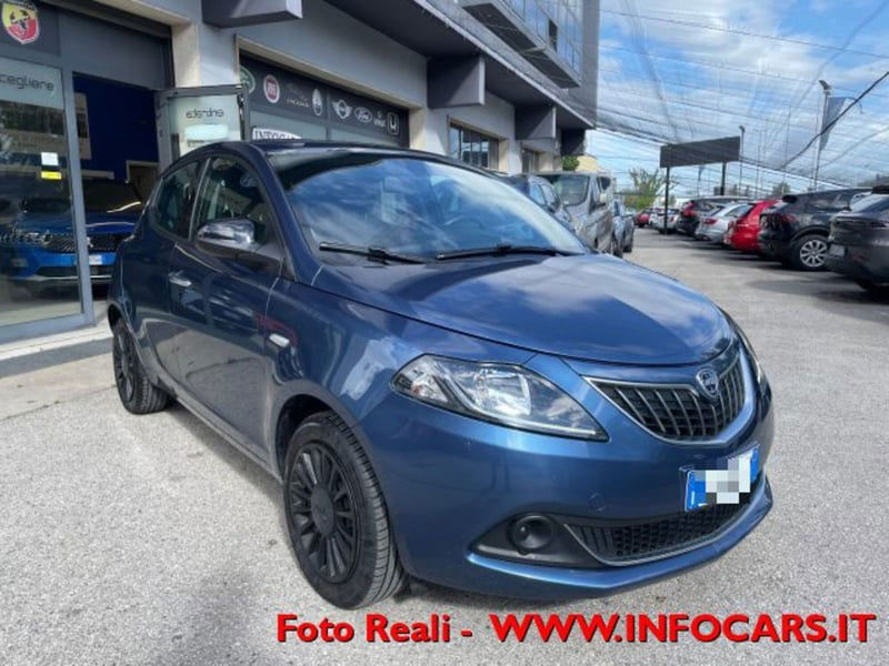 Lancia Ypsilon 1.0 FireFly 5 porte S&S Hybrid Ecochic Silver