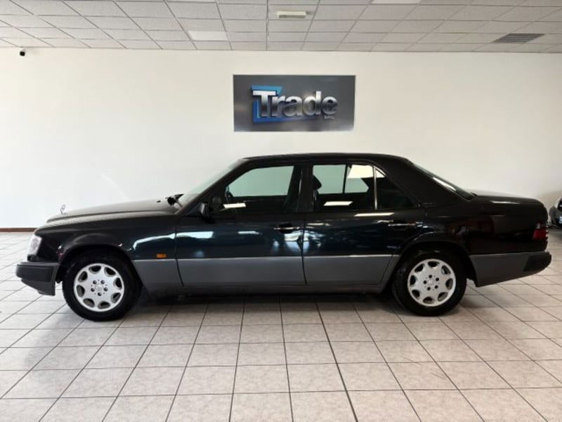 Mercedes-Benz 200 200 E