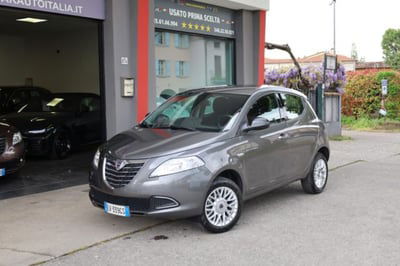 Lancia Ypsilon 0.9 TwinAir 85 CV 5 porte Metano Ecochic Silver usata