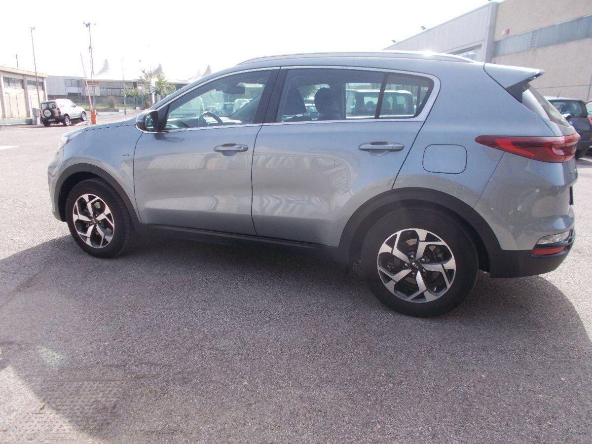 Kia Sportage 1.6 CRDI 136 CV 2WD Mild Hybrid Black Edition (2)