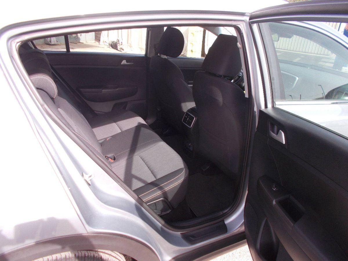 Kia Sportage 1.6 CRDI 136 CV 2WD Mild Hybrid Black Edition (9)