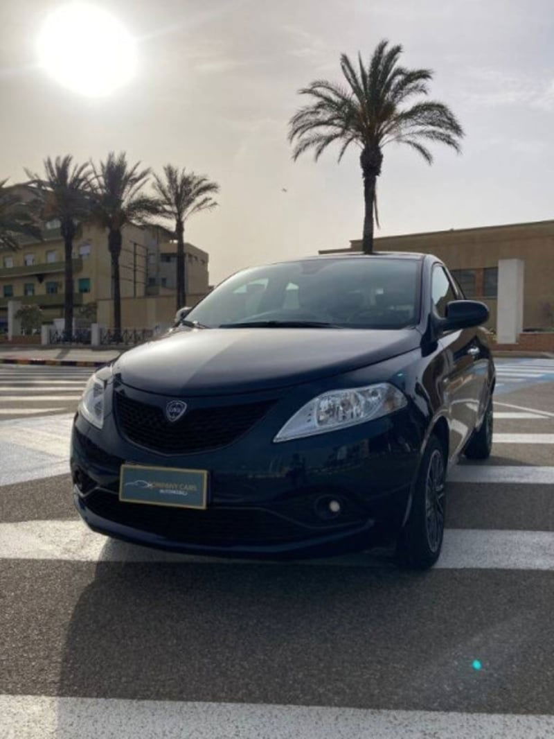 Lancia Ypsilon 1.0 FireFly 5 porte S&S Hybrid Silver Plus
