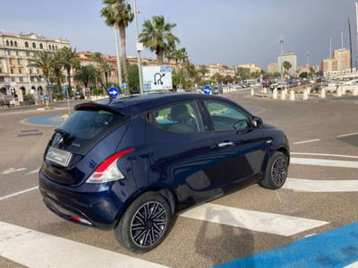 Lancia Ypsilon 1.0 FireFly 5 porte S&S Hybrid Silver Plus usata