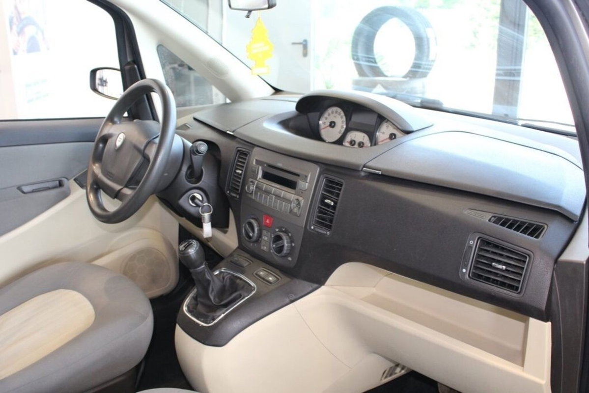Lancia Musa Multijet 16V Oro (13)