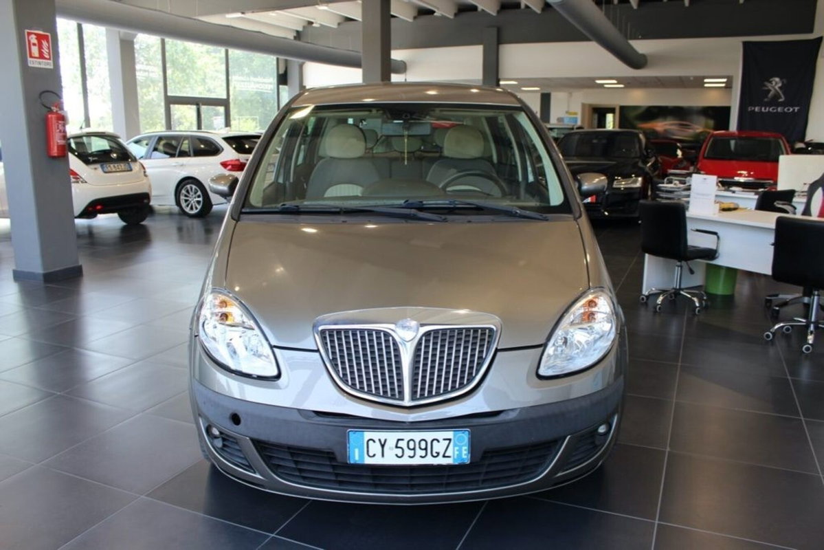 Lancia Musa Multijet 16V Oro (3)