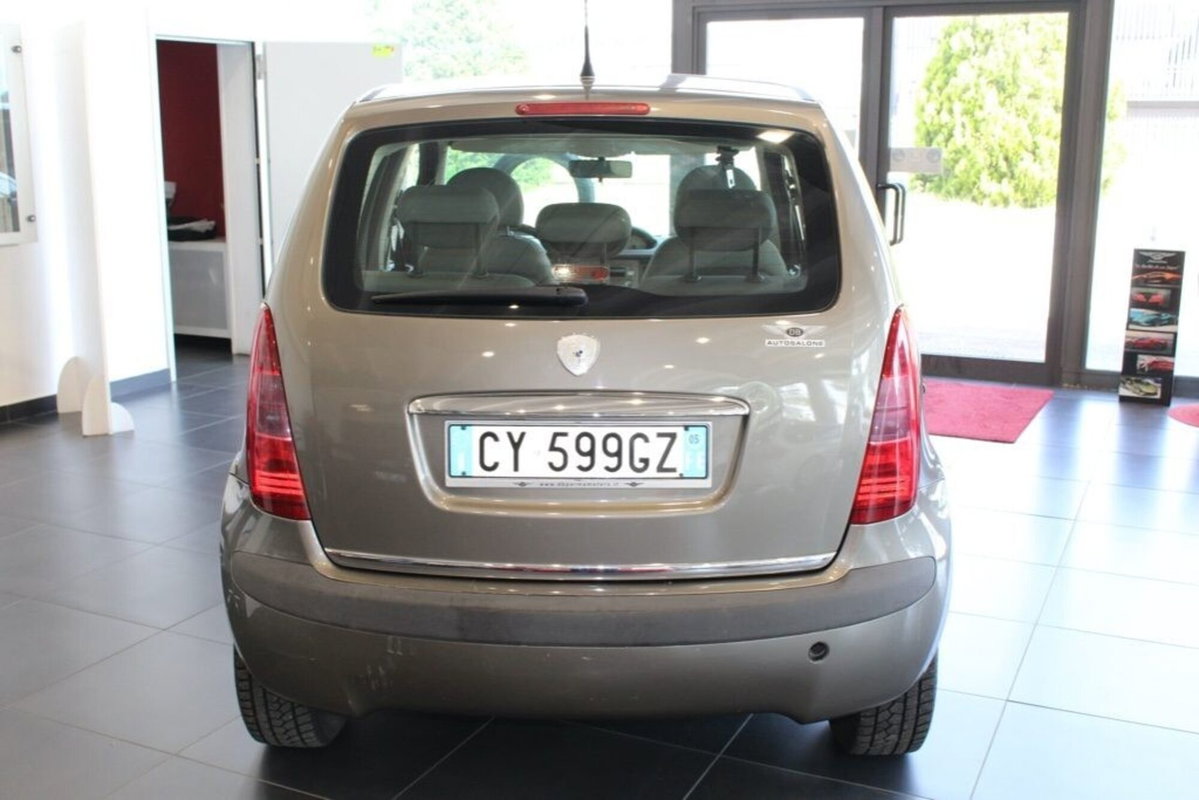 Lancia Musa Multijet 16V Oro (5)