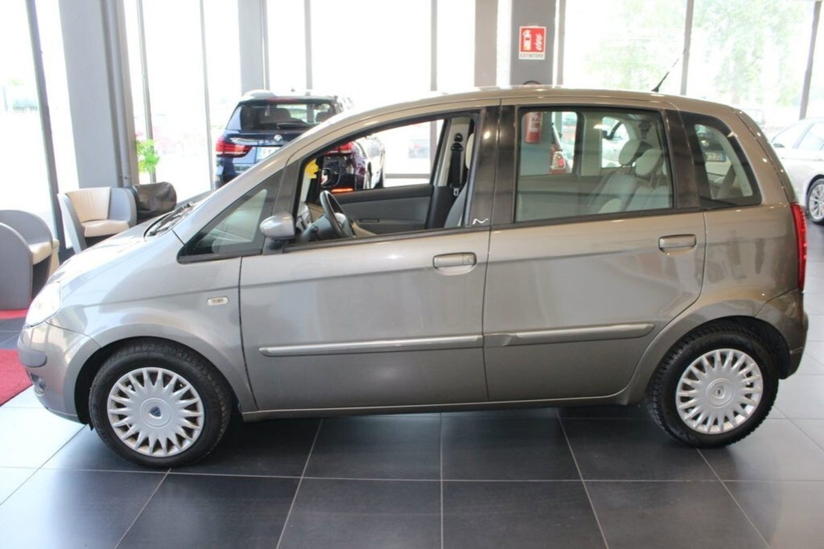 Lancia Musa Multijet 16V Oro (8)