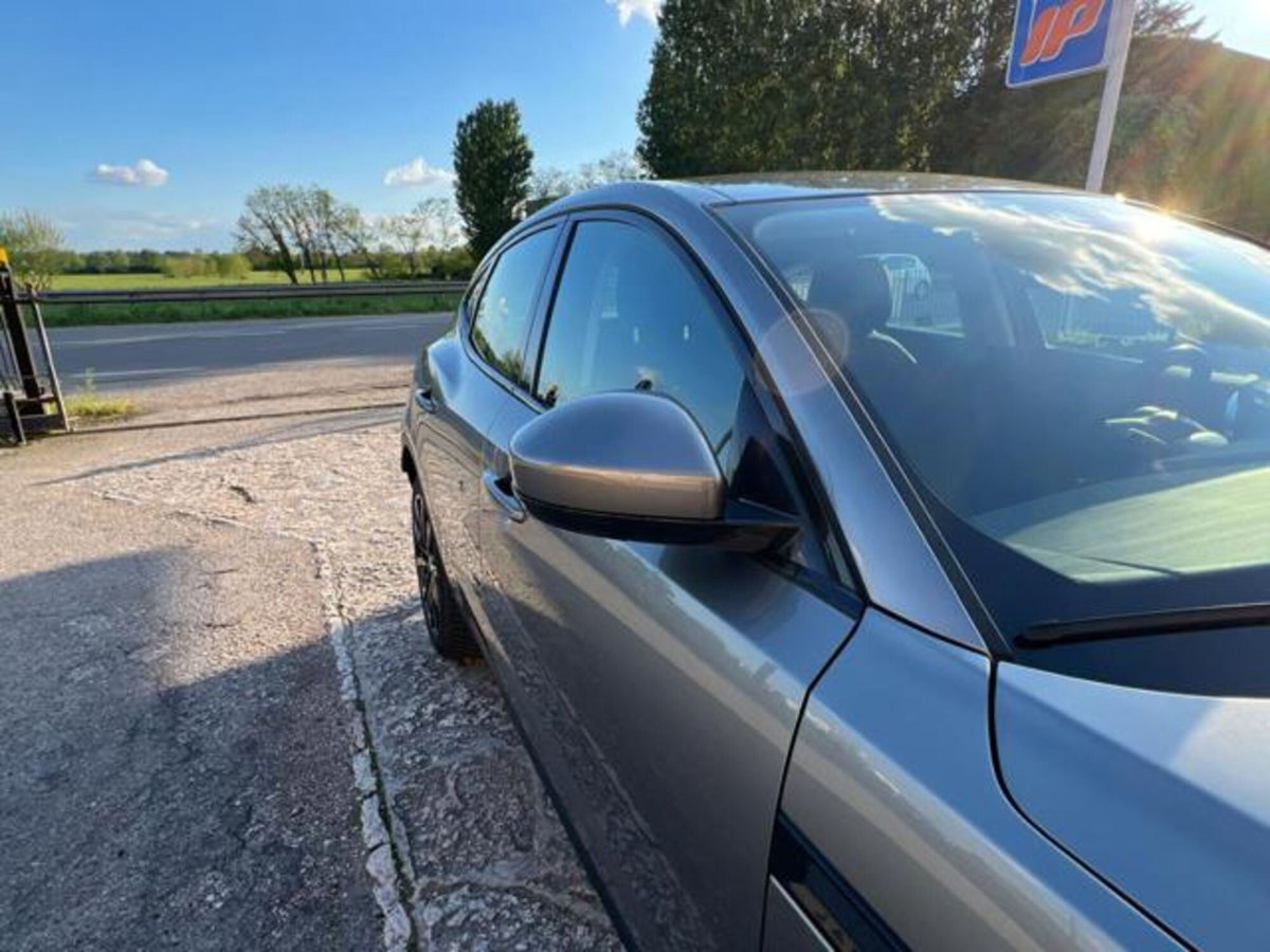 Jaguar E-Pace 2.0D 150 CV (12)