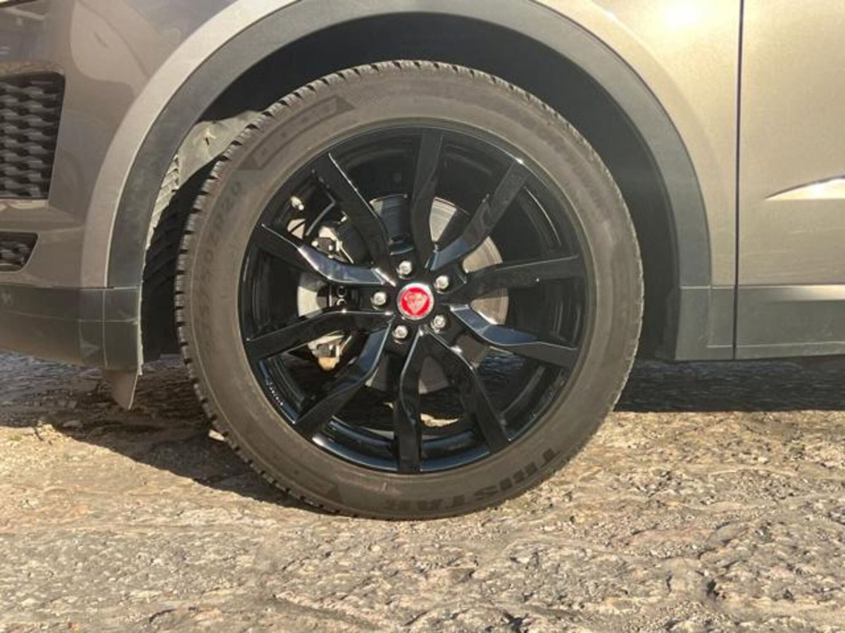Jaguar E-Pace 2.0D 150 CV (14)