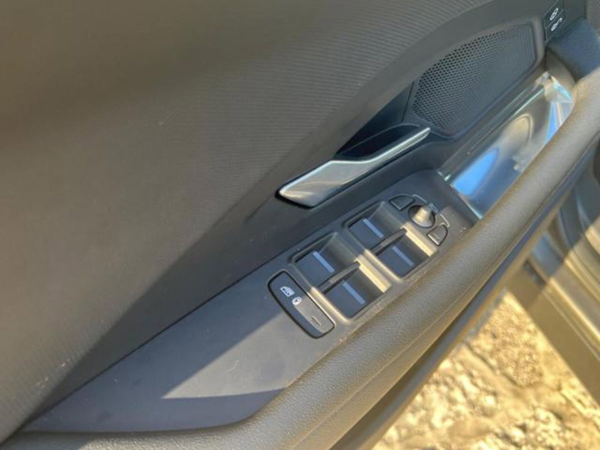 Jaguar E-Pace 2.0D 150 CV (16)