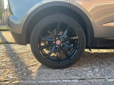 Jaguar E-Pace 2.0D 150 CV (18)