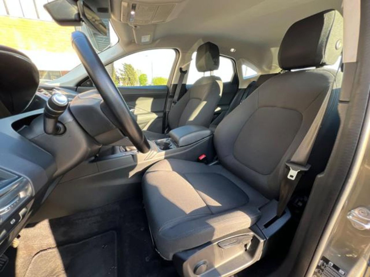 Jaguar E-Pace 2.0D 150 CV (19)