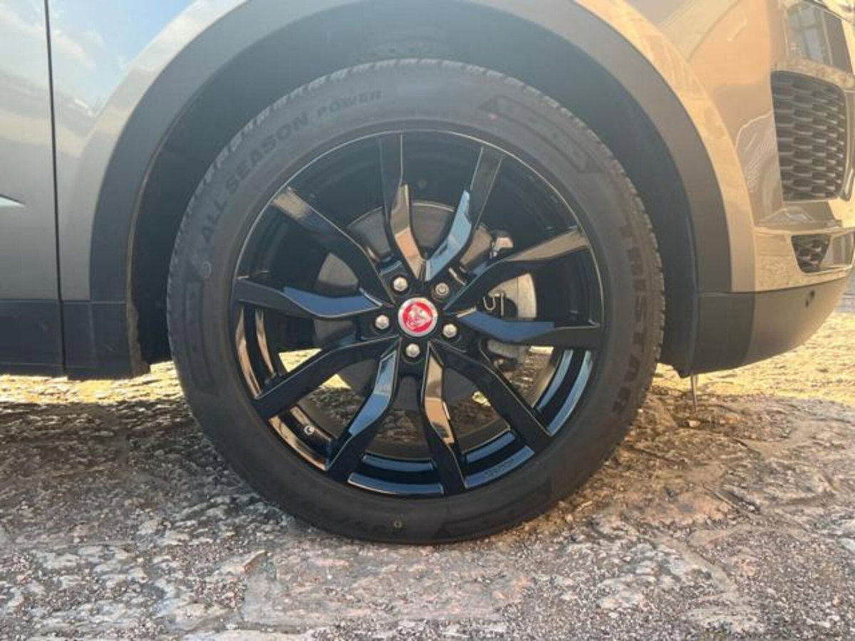 Jaguar E-Pace 2.0D 150 CV (20)