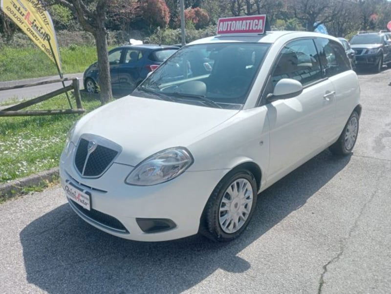 Lancia Ypsilon 1.4 16V Oro