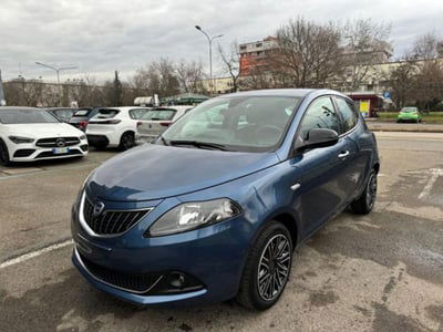 Lancia Ypsilon 1.0 FireFly 5 porte S&S Hybrid Ecochic Silver usata