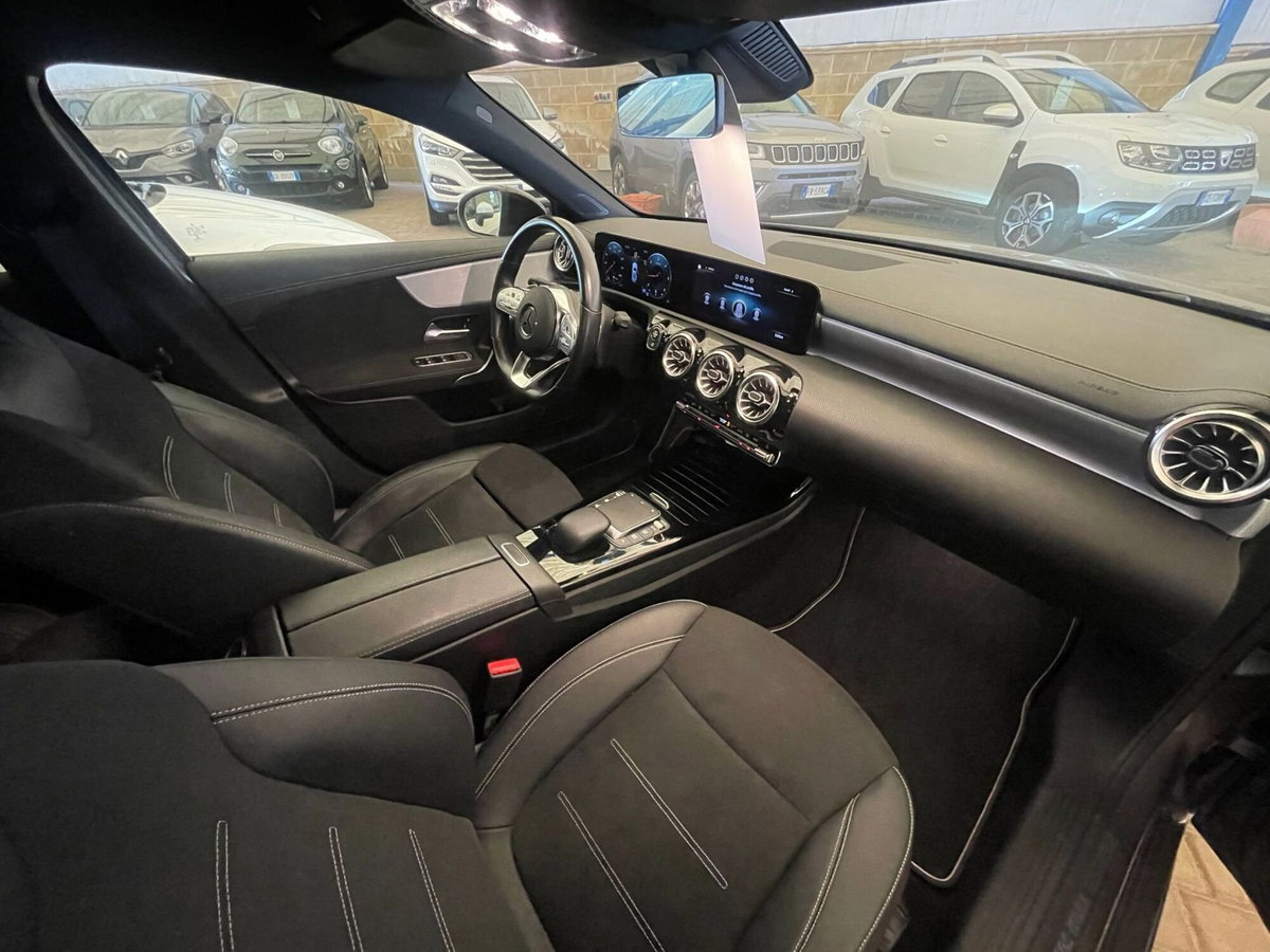 Mercedes-Benz Classe A Sedan 180 d Automatic 4p. Premium (11)