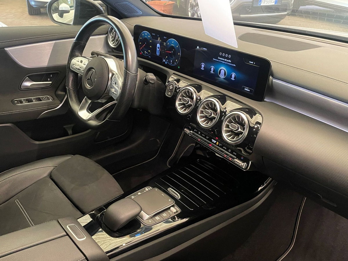 Mercedes-Benz Classe A Sedan 180 d Automatic 4p. Premium (12)