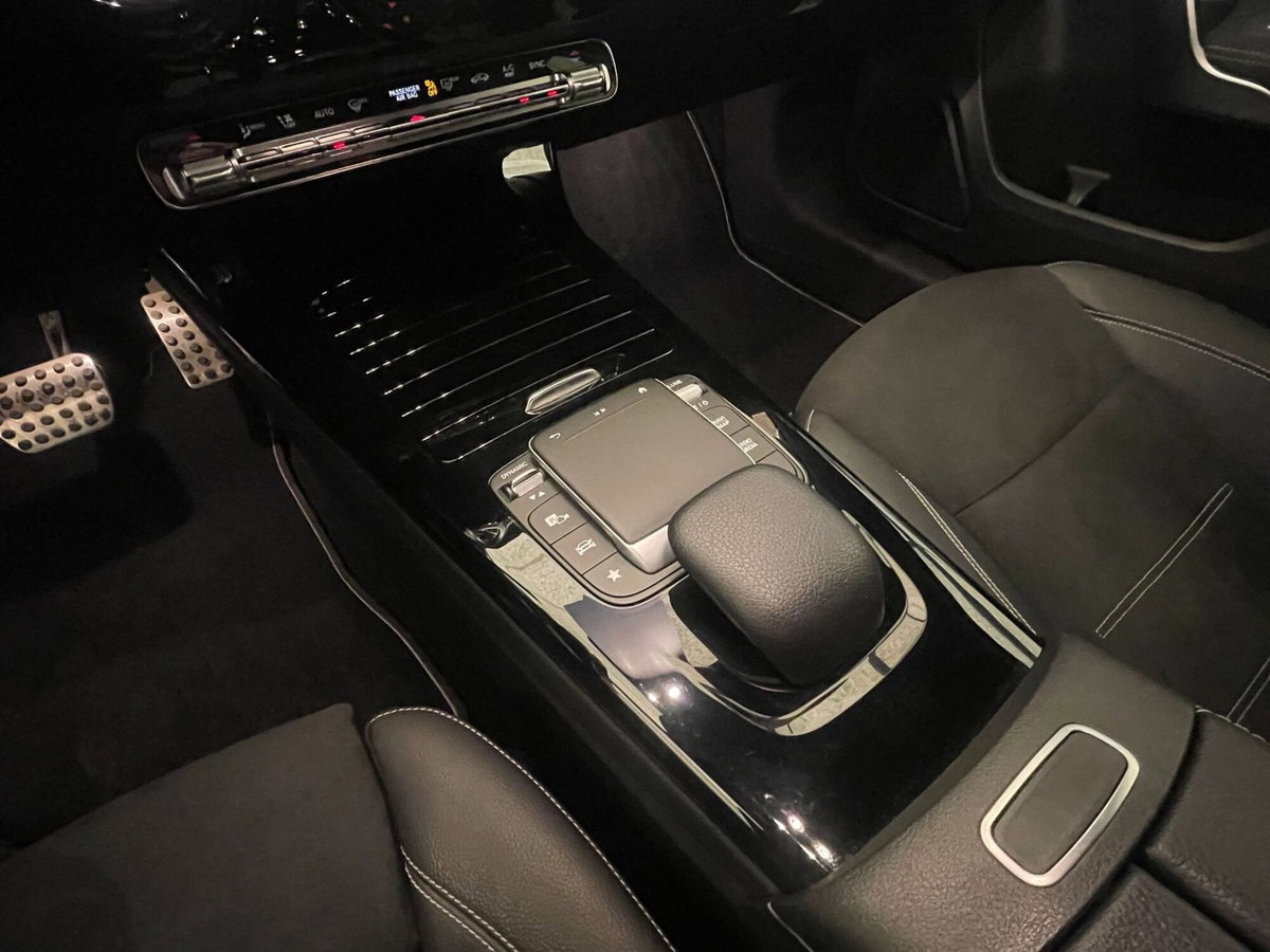 Mercedes-Benz Classe A Sedan 180 d Automatic 4p. Premium (14)