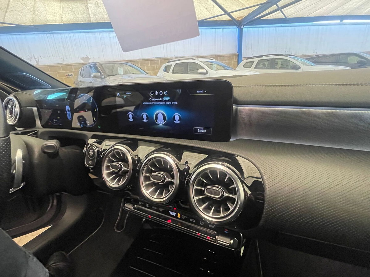 Mercedes-Benz Classe A Sedan 180 d Automatic 4p. Premium (15)