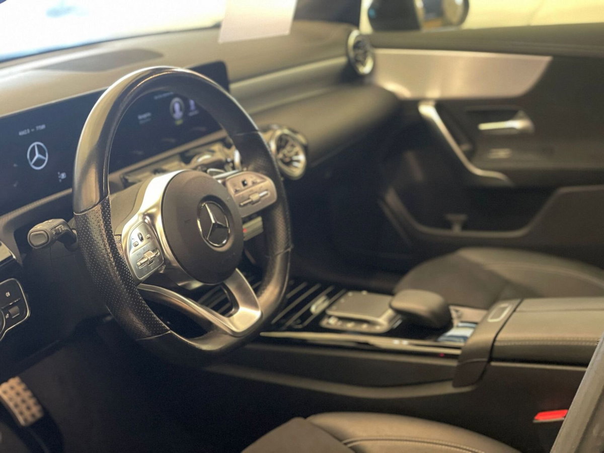 Mercedes-Benz Classe A Sedan 180 d Automatic 4p. Premium (9)