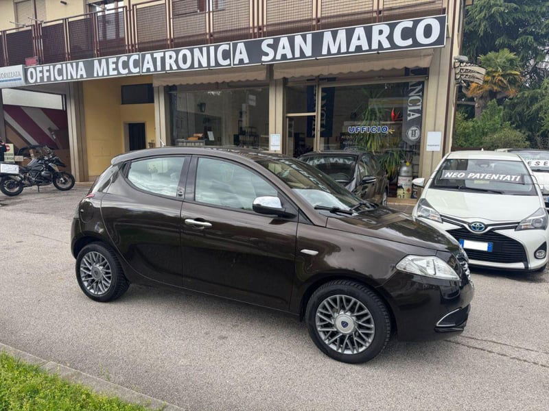 Lancia Ypsilon 1.2 69 CV 5 porte GPL Ecochic Silver