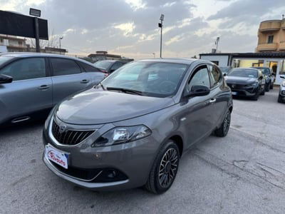 Lancia Ypsilon 1.0 FireFly 5 porte S&S Hybrid Ecochic A. Ferretti usata