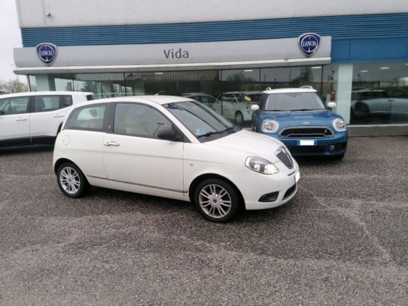 Lancia Ypsilon 1.3 MJT 75 CV Platino