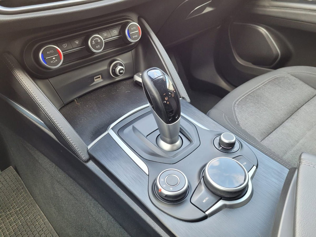 Alfa Romeo Stelvio Stelvio 2.2 Turbodiesel 180 CV AT8 RWD Business (11)