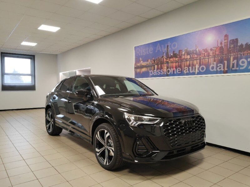 Audi Q3 Sportback 35 2.0 tdi Identity Black s-tronic