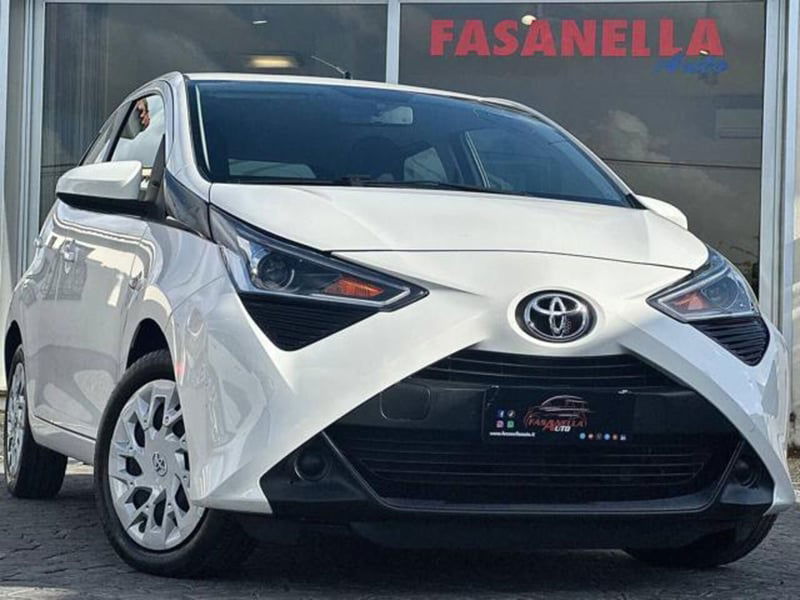 Toyota Aygo Connect 1.0 VVT-i 72 CV 5 porte x-play MMT
