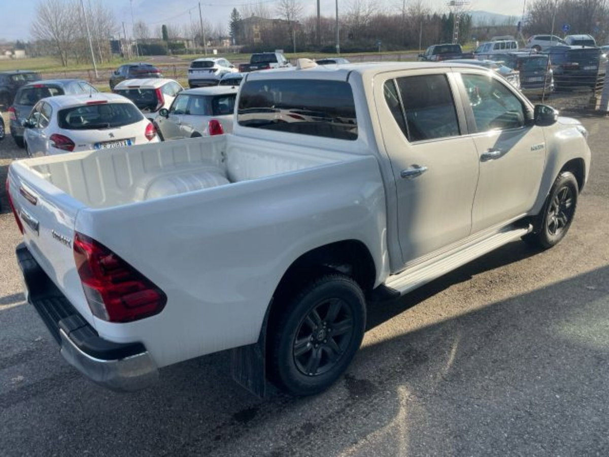 Toyota Hilux 2.D-4D 4WD porte Double Cab Lounge (5)