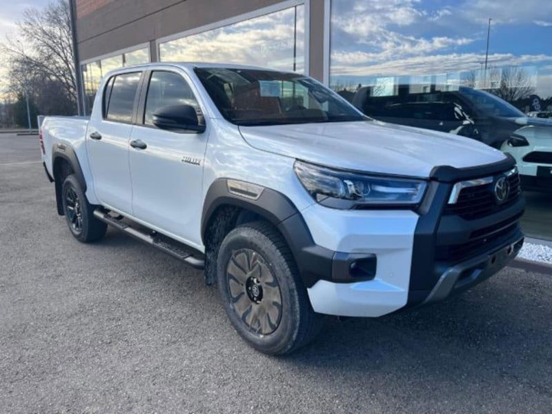 Toyota Hilux 2.8 d-4d 48V double cab Invincible auto