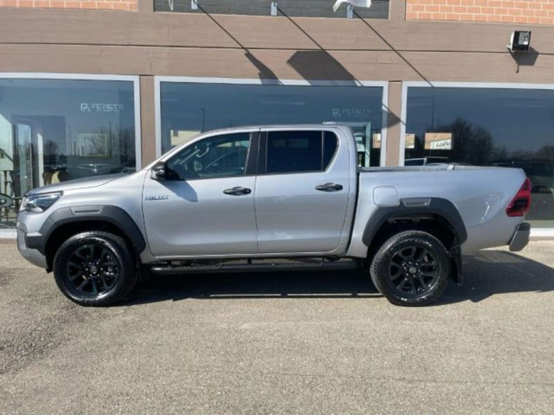 Toyota Hilux 2.8 d-4d 48V double cab Invincible auto