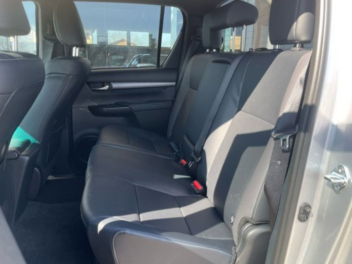 Toyota Hilux 2.8 d-4d 48V double cab Invincible auto (12)
