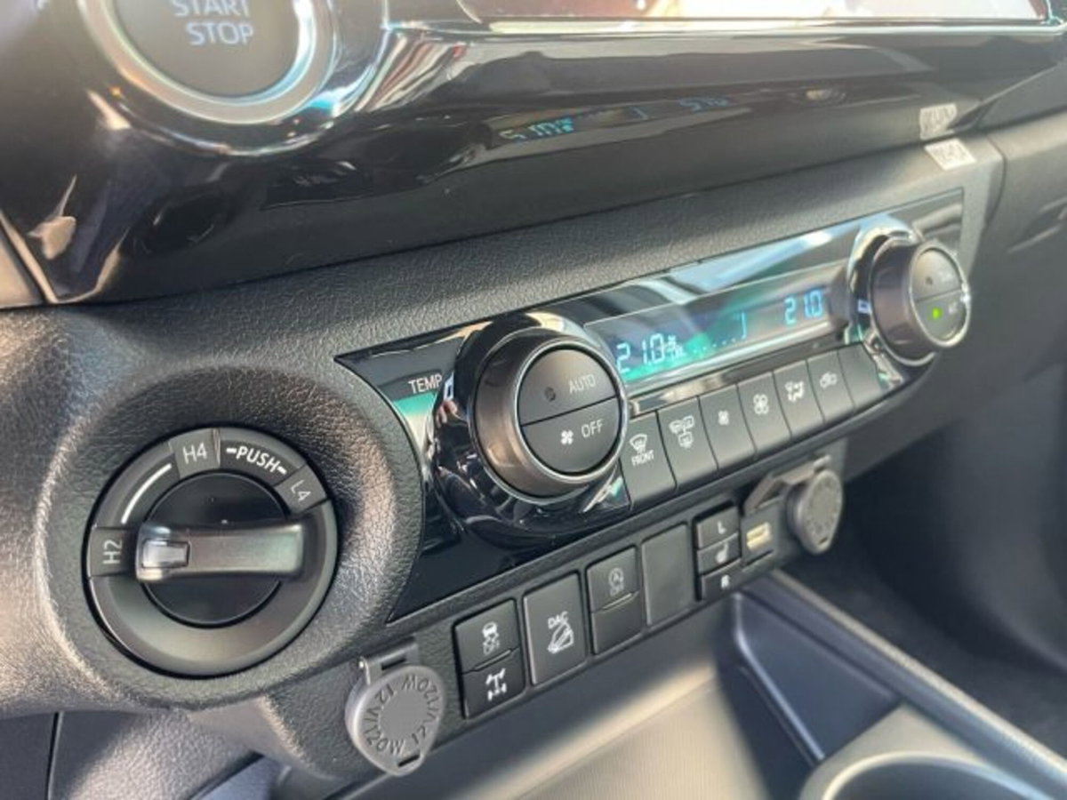 Toyota Hilux 2.8 d-4d 48V double cab Invincible auto (15)