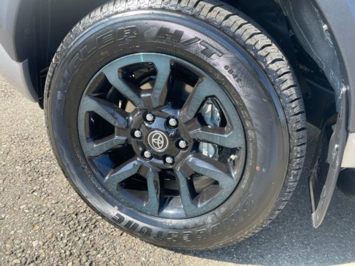 Toyota Hilux 2.8 d-4d 48V double cab Invincible auto (6)