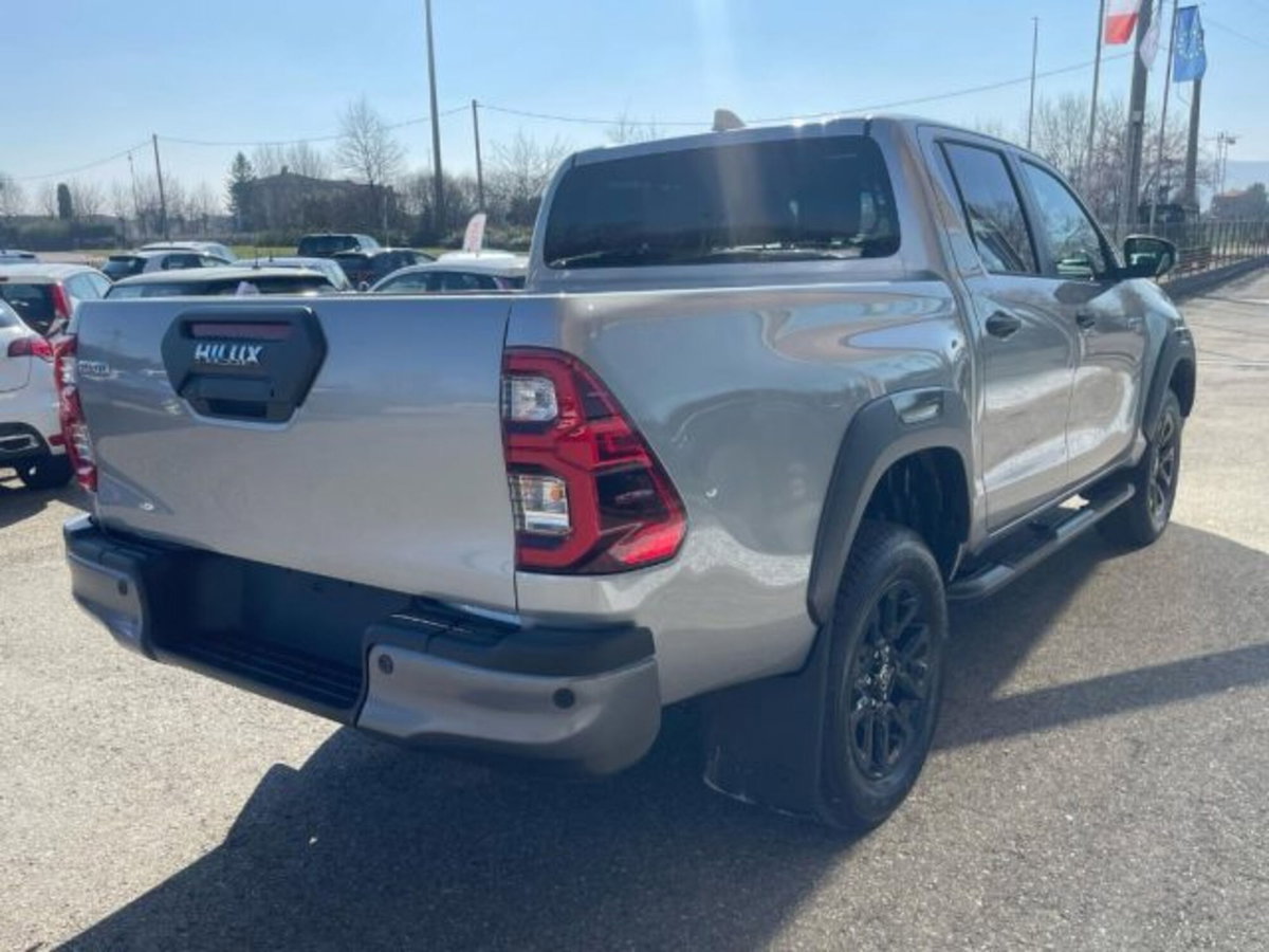 Toyota Hilux 2.8 d-4d 48V double cab Invincible auto (7)
