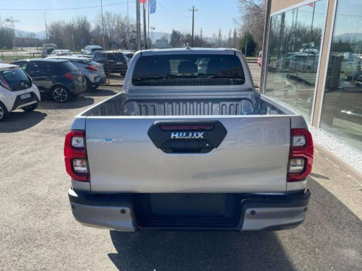 Toyota Hilux 2.8 d-4d 48V double cab Invincible auto (8)