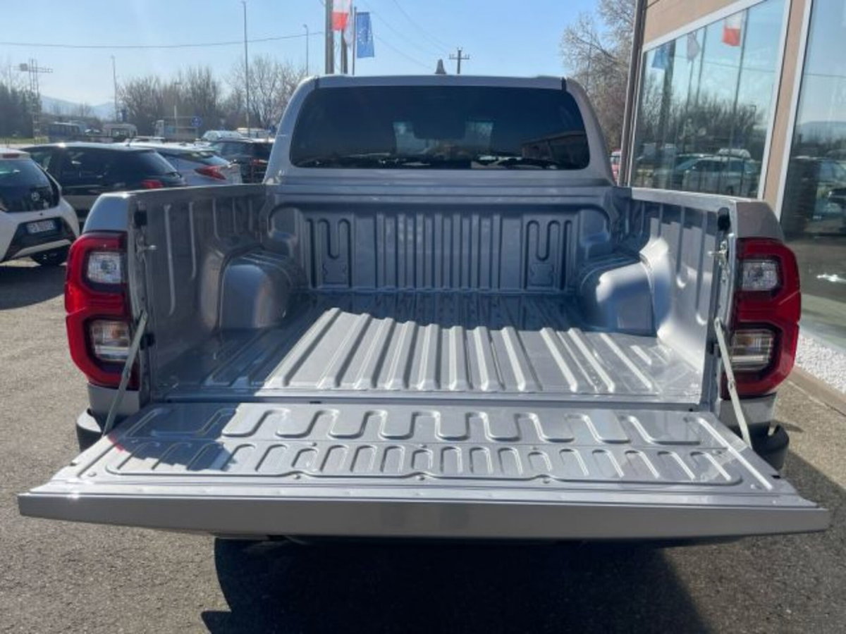 Toyota Hilux 2.8 d-4d 48V double cab Invincible auto (9)