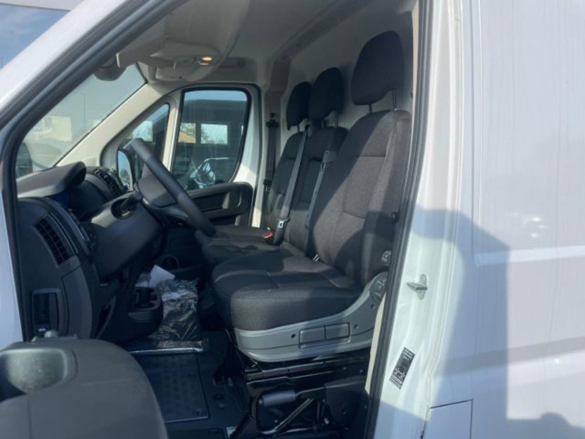 Toyota Proace Max Furgone Max 33 2.2d 120cv L2H2 Business (7)