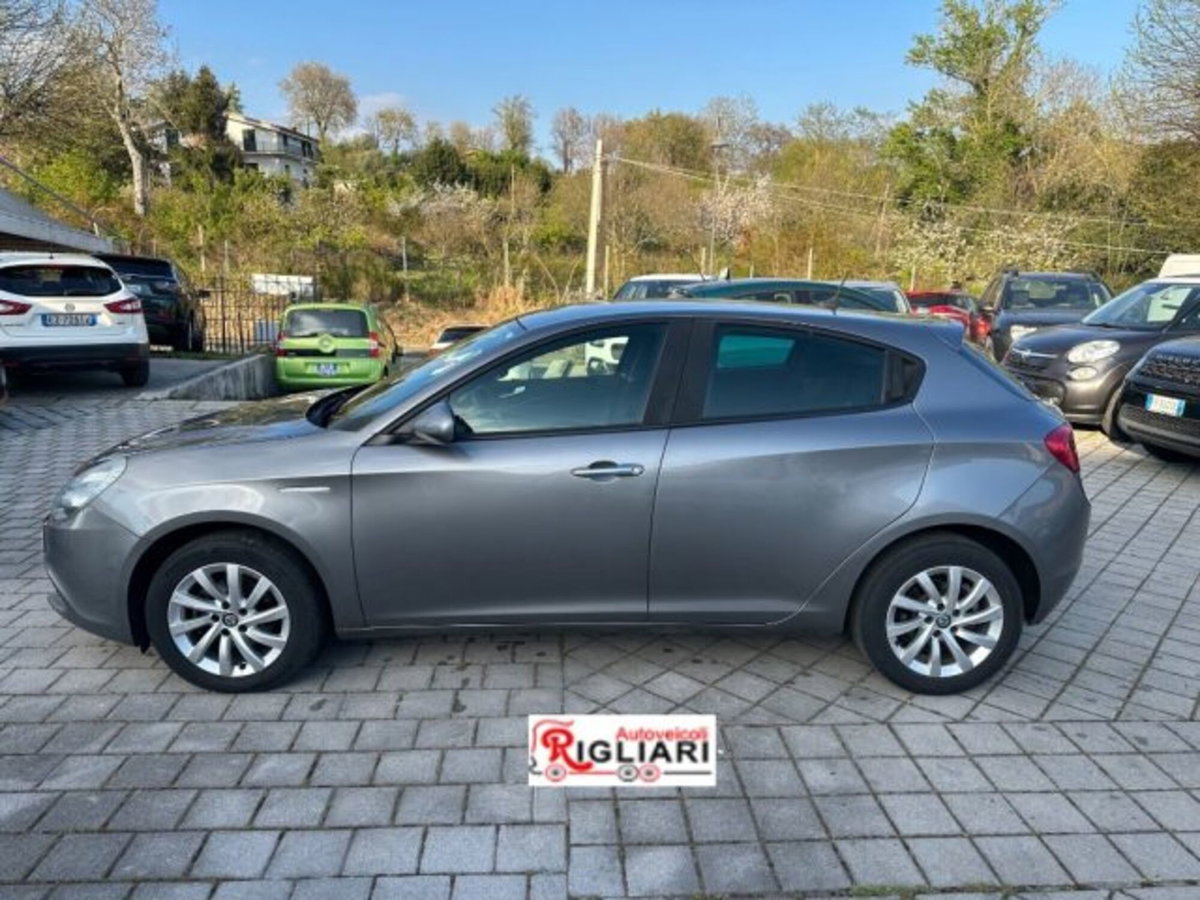 Alfa Romeo Giulietta 1.6 JTDm Super 120cv (2)