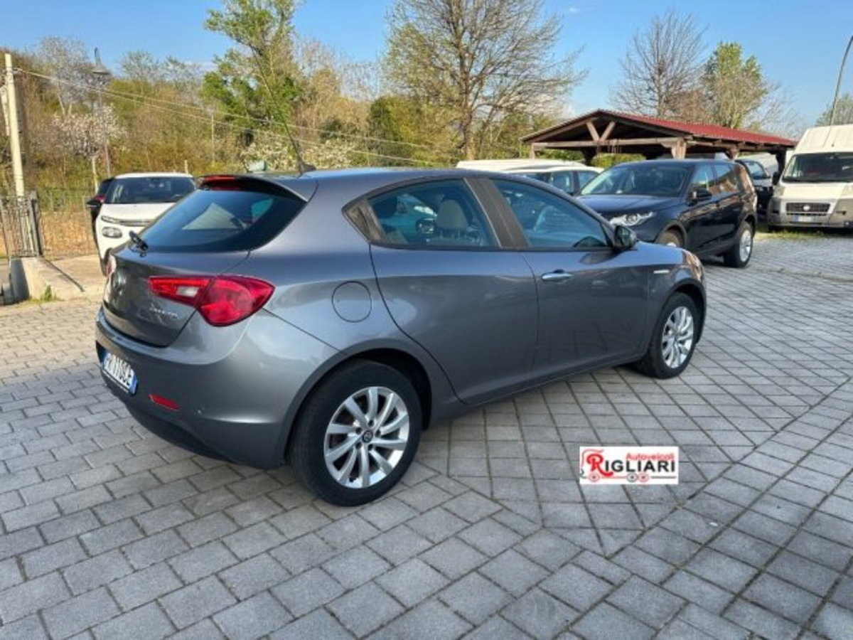 Alfa Romeo Giulietta 1.6 JTDm Super 120cv (4)