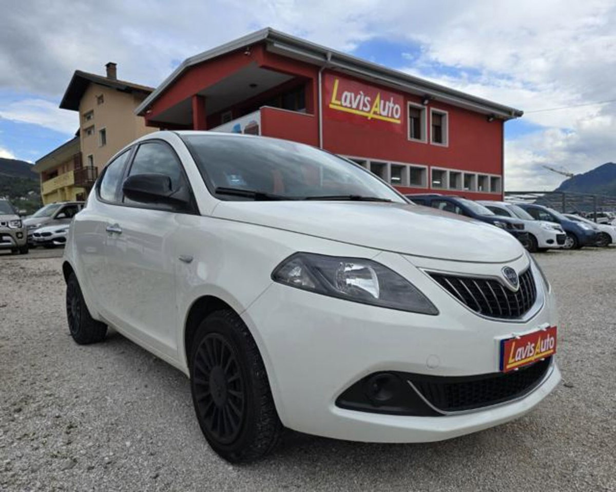 Lancia Ypsilon 1.0 FireFly 5 porte S&S Hybrid Ecochic Silver