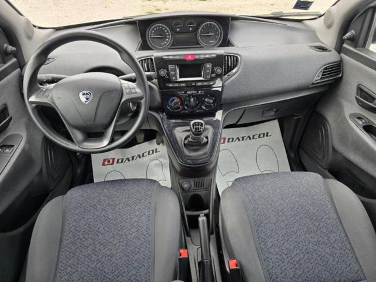 Lancia Ypsilon 1.0 FireFly 5 porte S&S Hybrid Ecochic Silver (10)