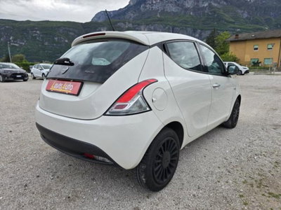 Lancia Ypsilon 1.0 FireFly 5 porte S&S Hybrid Ecochic Silver (4)