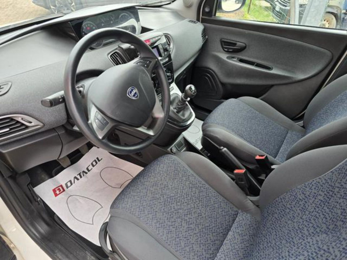 Lancia Ypsilon 1.0 FireFly 5 porte S&S Hybrid Ecochic Silver (5)