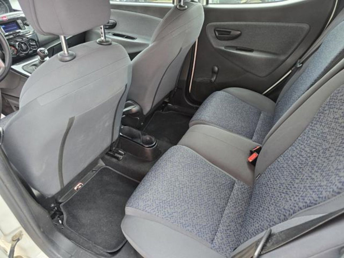 Lancia Ypsilon 1.0 FireFly 5 porte S&S Hybrid Ecochic Silver (6)