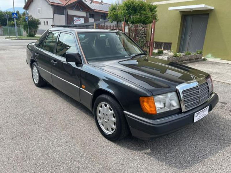 Mercedes-Benz 200 200 E