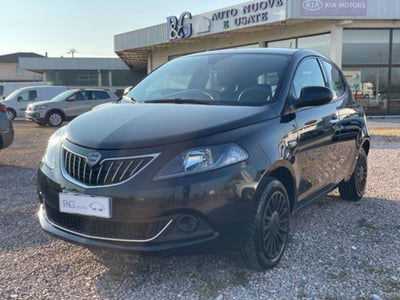 Lancia Ypsilon 1.0 FireFly 5 porte S&S Hybrid Ecochic Silver usata