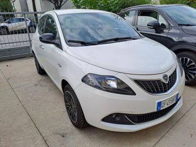 Lancia Ypsilon 1.2 69 CV 5 porte S&S Black and Noir usata